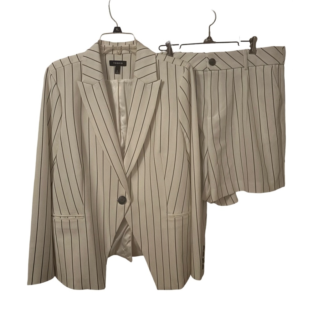 TORRID | White Pinstripe Spring Summer Blazer and Shorts Set | Size L/12